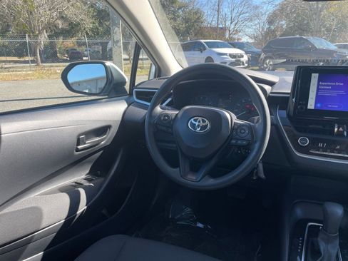 Used 2025 Toyota Corolla LE image 32