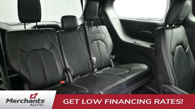 Used 2025 Chrysler Pacifica Select FWD image 13