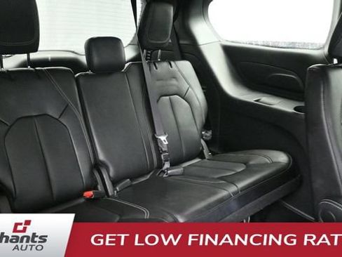 Used 2025 Chrysler Pacifica Select FWD image 13