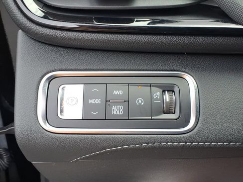 Used 2025 Buick Enclave Preferred AWD/4WD image 17