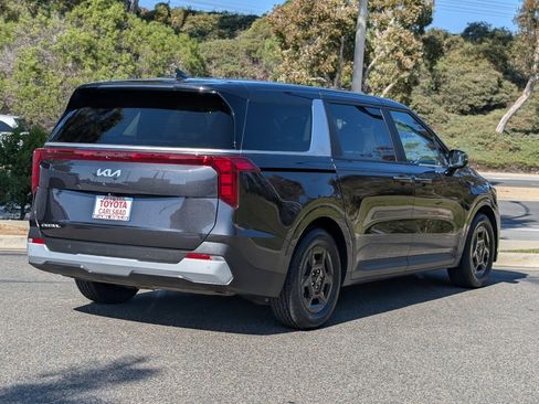 Used 2025 Kia Carnival image 14