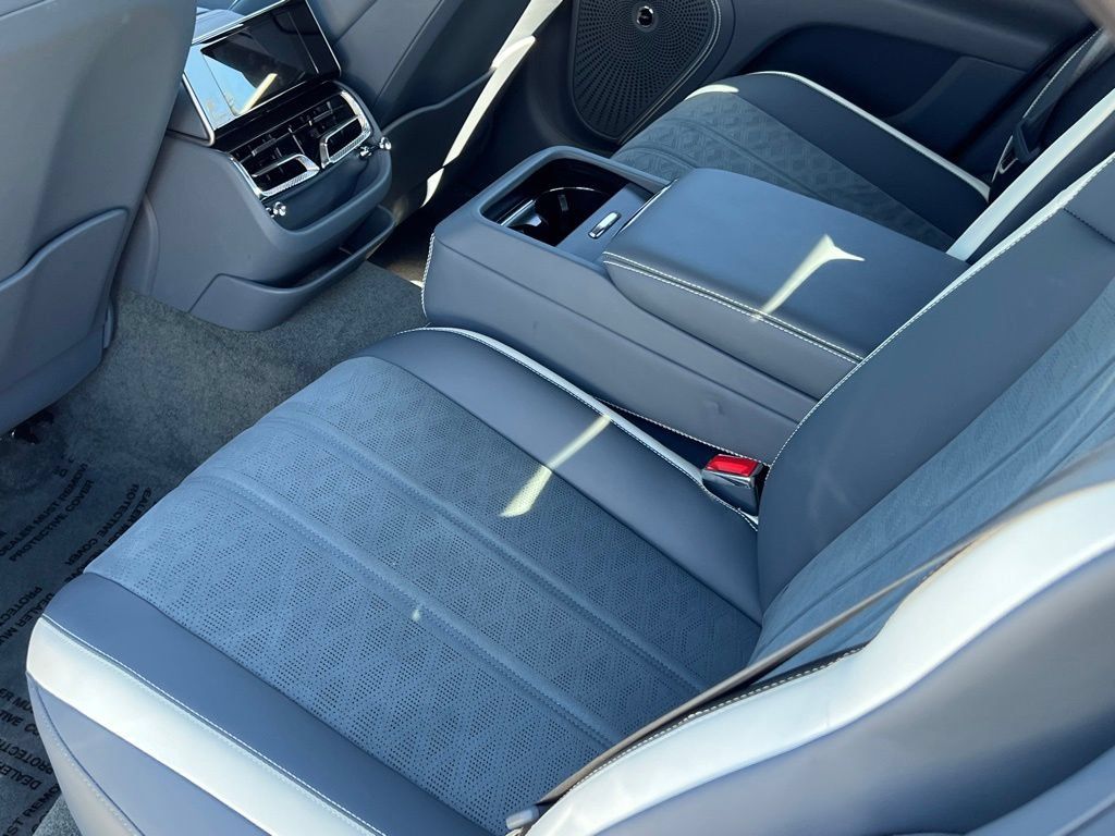 Certified 2025 Bentley Flying Spur Plug-In Hybrid w/ First Edition Specification AWD/4WD image 21