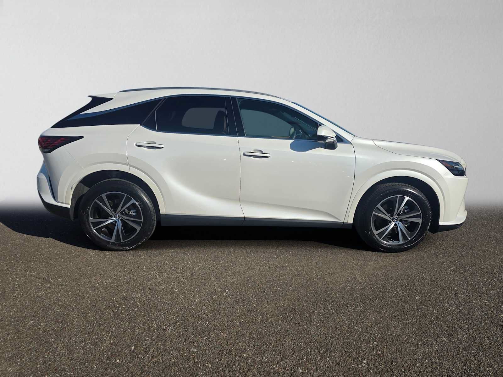 Certified 2024 Lexus RX 350 Premium w/ Convenience Package AWD/4WD image 2