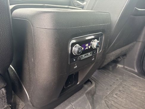 Used 2022 GMC Yukon XL Denali AWD/4WD image 18