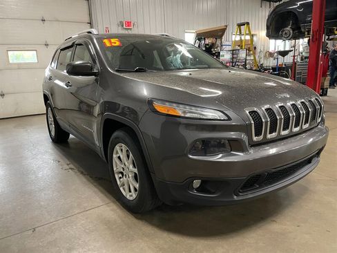Used 2015 Jeep Cherokee Latitude w/ Comfort/Convenience Group AWD/4WD image 4