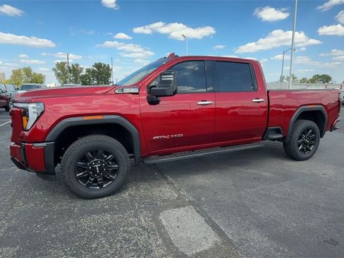 Used 2024 GMC Sierra 2500 AT4 w/ AT4 Preferred Package image 4