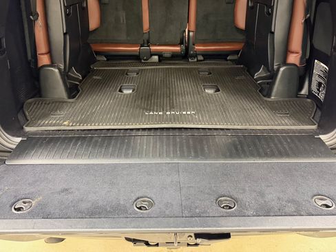 Used 2018 Toyota Land Cruiser w/ Carpet Mat Package AWD/4WD image 32