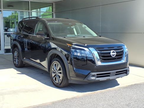 Used 2024 Nissan Pathfinder SV FWD image 1