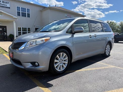 Used 2013 Toyota Sienna XLE AWD/4WD image 2