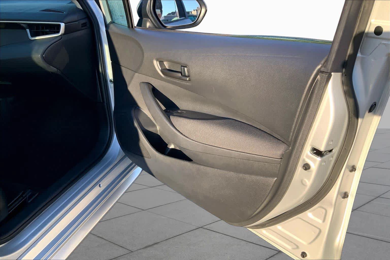 Used 2024 Toyota Corolla LE FWD image 21