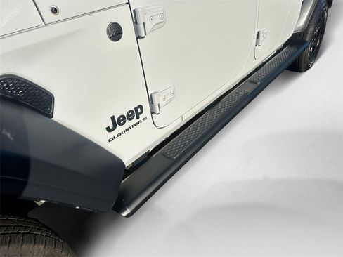 Certified 2024 Jeep Gladiator Sport image 18