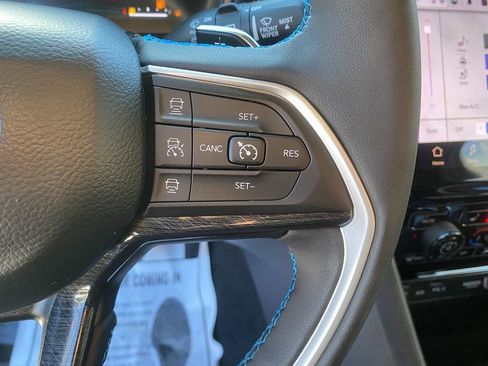 Used 2023 Jeep Grand Cherokee Trailhawk image 17