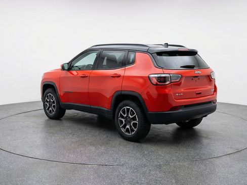 Used 2025 Jeep Compass Trailhawk image 6