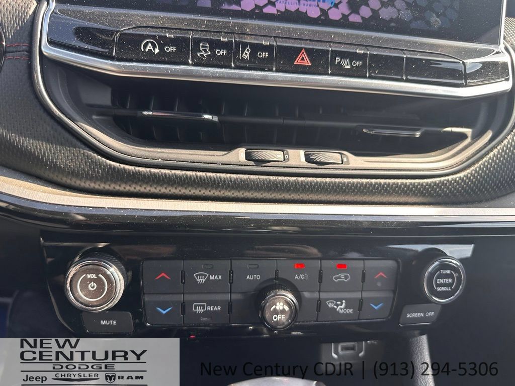 Used 2025 Jeep Compass Trailhawk AWD/4WD image 14