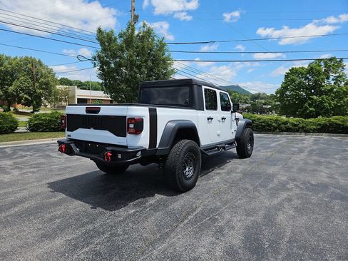 Used 2023 Jeep Gladiator Sport AWD/4WD image 5