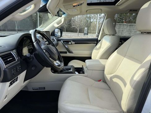 Used 2023 Lexus GX 460 Luxury w/ Sport Design Package image 13