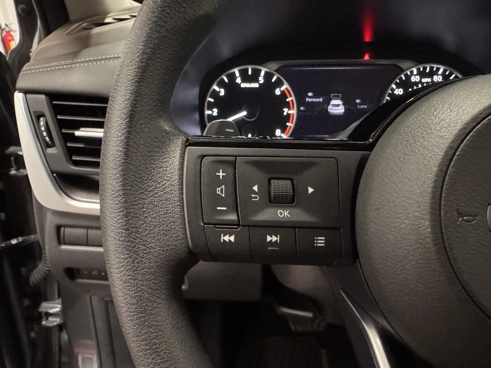 Used 2023 Nissan Rogue SV AWD/4WD image 19