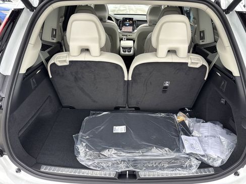 New 2026 Volvo XC90 B5 Ultra image 21