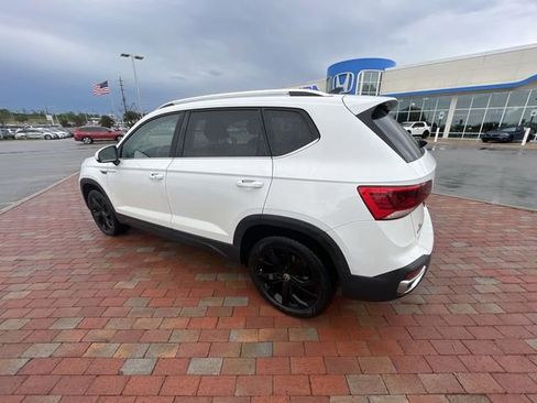 Used 2022 Volkswagen Taos SE FWD image 14