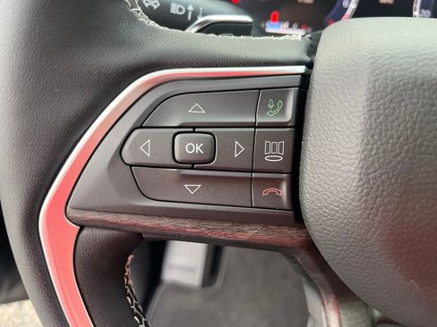 New 2025 Jeep Grand Cherokee Limited w/ Black Appearance Package image 17