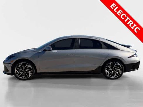 Used 2025 Hyundai Ioniq 6 SEL RWD image 2