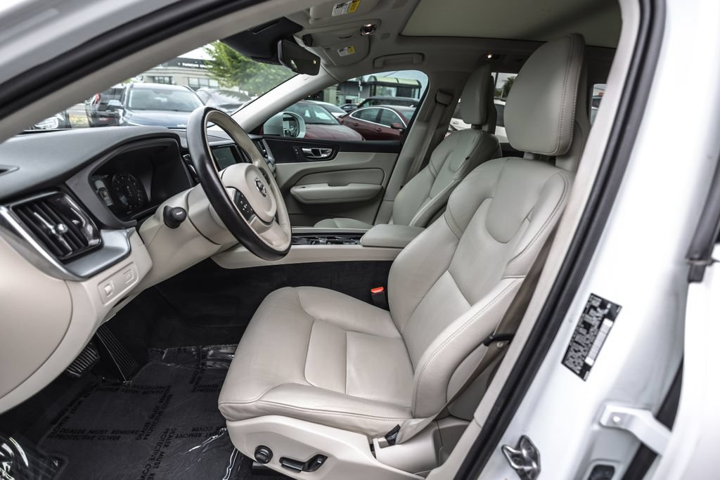 Used 2018 Volvo XC60 T5 Momentum w/ Convenience Package AWD/4WD image 19