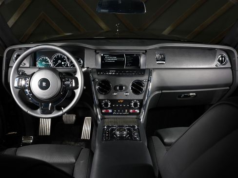 Used 2019 Rolls-Royce Cullinan image 5