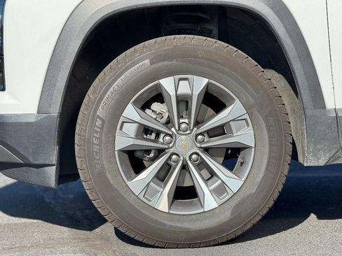 Used 2025 Chevrolet Equinox LT w/ Convenience Package II image 12