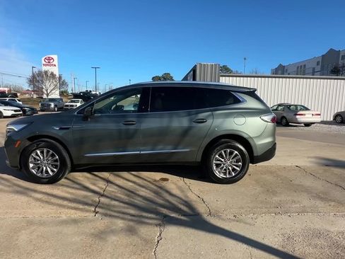 Used 2023 Buick Enclave Essence image 3