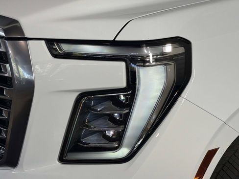 Used 2026 GMC Yukon Denali AWD/4WD image 10