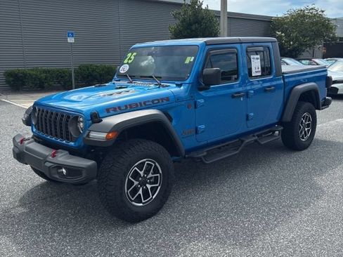 Used 2025 Jeep Gladiator Rubicon w/ Safety Group AWD/4WD image 4