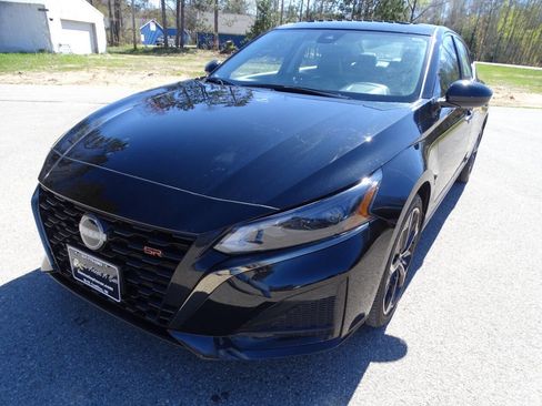 Used 2024 Nissan Altima 2.5 SR AWD w/ Premium Package image 6
