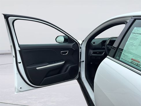 New 2025 Kia K4 GT-Line image 11