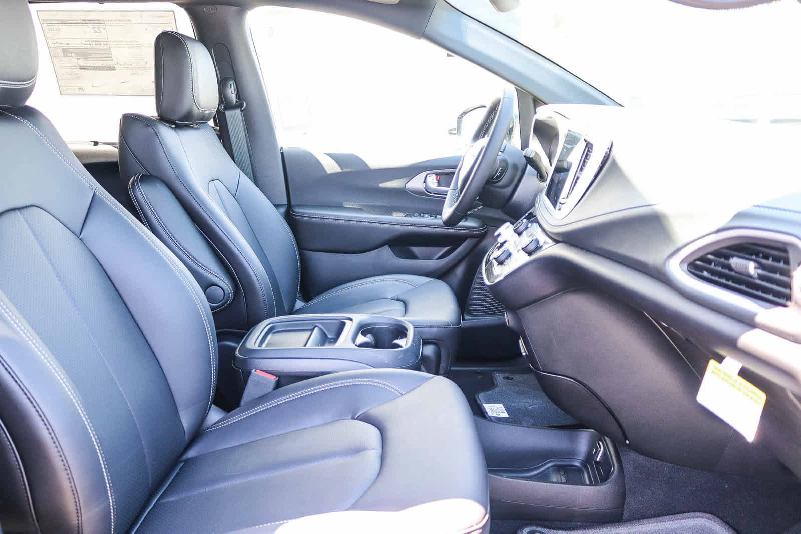 New 2027 Chrysler Pacifica Select FWD image 18