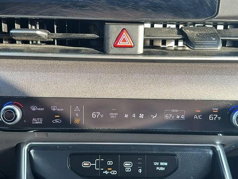 Used 2026 Kia Carnival EX FWD image 25