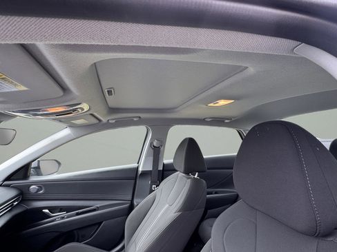 Used 2025 Hyundai Elantra SEL image 23