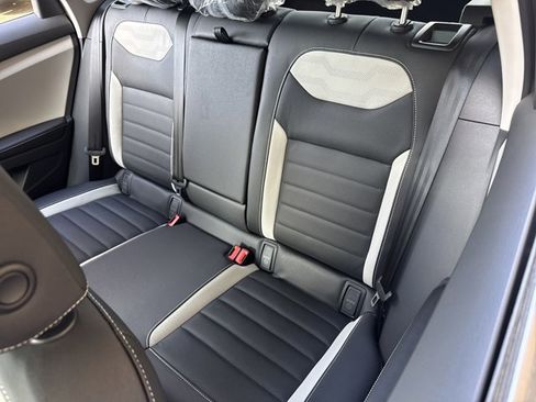 New 2025 Volkswagen Taos SEL image 20