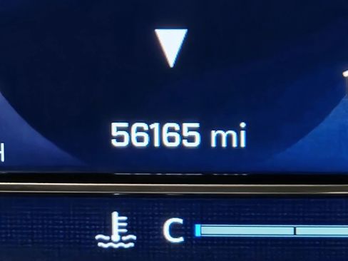 Used 2023 Chevrolet Suburban Z71 w/ Luxury Package image 35