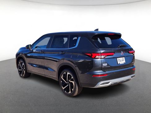 New 2025 Mitsubishi Outlander SE image 4