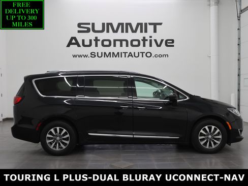 Used 2020 Chrysler Pacifica Touring-L Plus FWD image 1