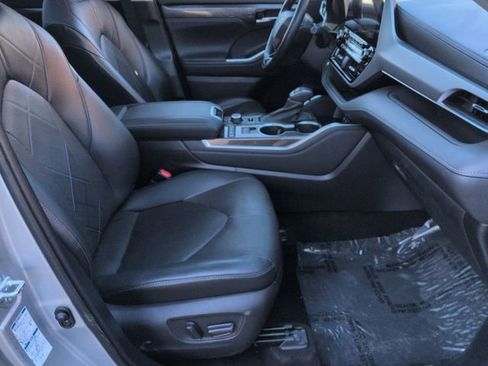 Certified 2021 Toyota Highlander Platinum image 32