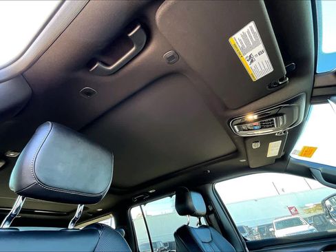 Used 2023 Jeep Wagoneer Series III w/ Premium Group I image 13