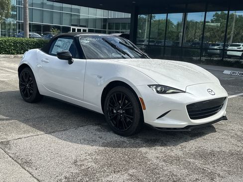 New 2025 MAZDA MX-5 Miata Club w/ Interior Package image 4