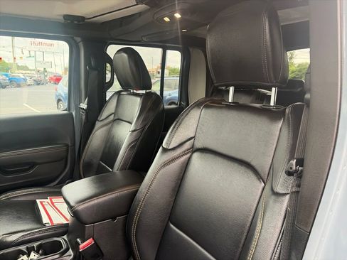 Used 2025 Jeep Gladiator Sport AWD/4WD image 15