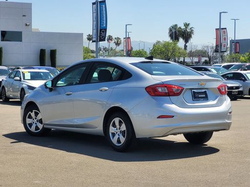 Used 2017 Chevrolet Cruze LS FWD image 5
