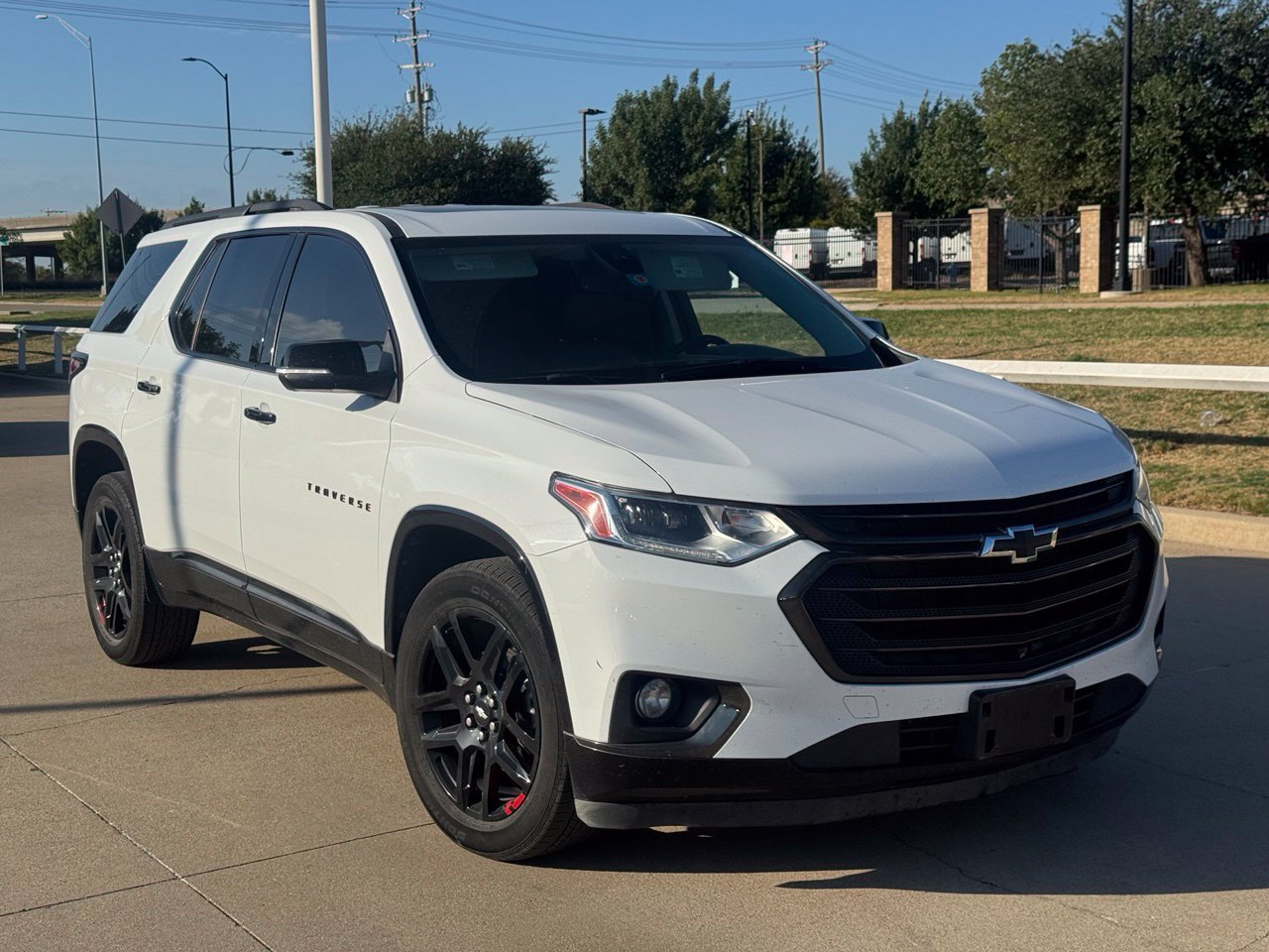 Used 2021 Chevrolet Traverse Premier w/ Redline Edition FWD image 1
