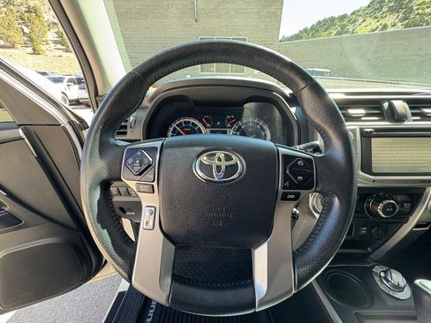 Used 2018 Toyota 4Runner SR5 AWD/4WD image 2