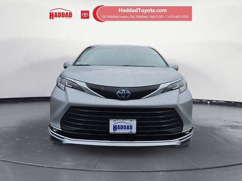 Used 2023 Toyota Sienna XLE FWD image 9