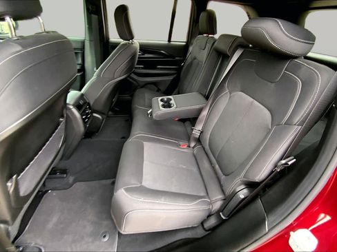 Used 2025 Jeep Grand Cherokee Laredo AWD/4WD image 21