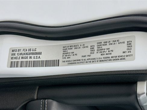 Used 2024 Jeep Grand Cherokee L Limited w/ Luxury Tech Group II AWD/4WD image 12